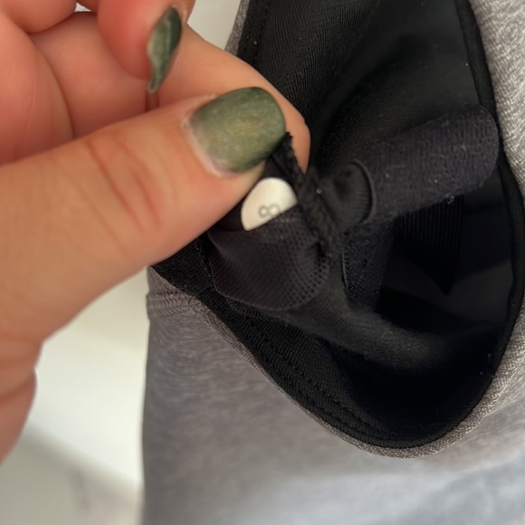 Lululemon - Picture 3 of 3